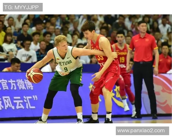 中国蓝队对阵立陶宛的精彩对决值得期待，谁将赢得胜利引发关注