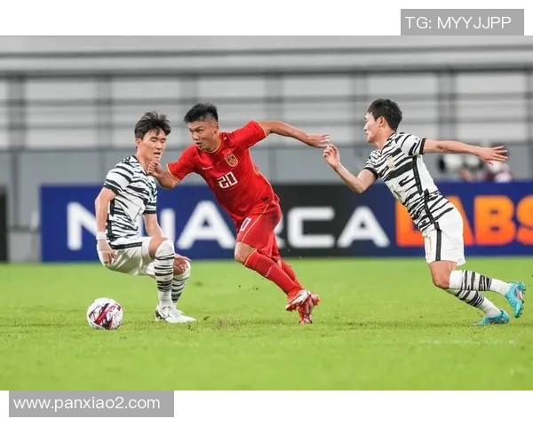 中国与韩国足球对决激情四溢球迷热情高涨期待精彩瞬间